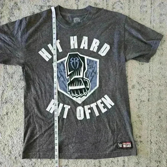 WWE Mens Gray Roman Reigns Hit Hard Hit Often Short Sleeve Crew Neck Tee M - Picture 8 of 9